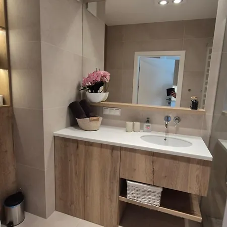 Luxurious Cinnamon Apartment, Self Check-in 24h, Free Parking, Air-conditioning *