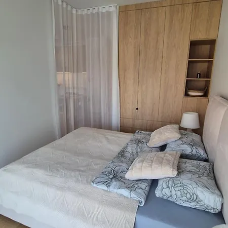 Luxurious Cinnamon Apartment, Self Check-in 24h, Free Parking, Air-conditioning Апартаменти