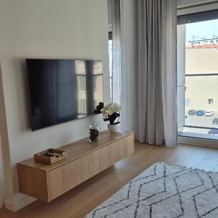 Апартаменти Luxurious Cinnamon Apartment, Self Check-in 24h, Free Parking, Air-conditioning