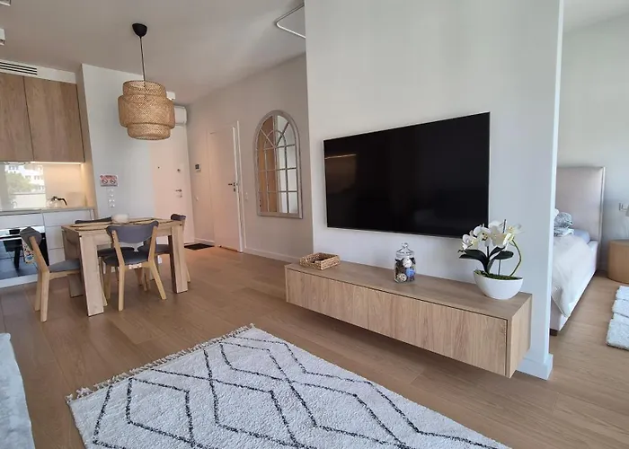 Luxurious Cinnamon Apartment, Self Check-in 24h, Free Parking, Air-conditioning Lejlighed