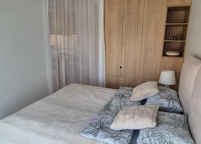 Luxurious Cinnamon Apartment, Self Check-in 24h, Free Parking, Air-conditioning Lejlighed