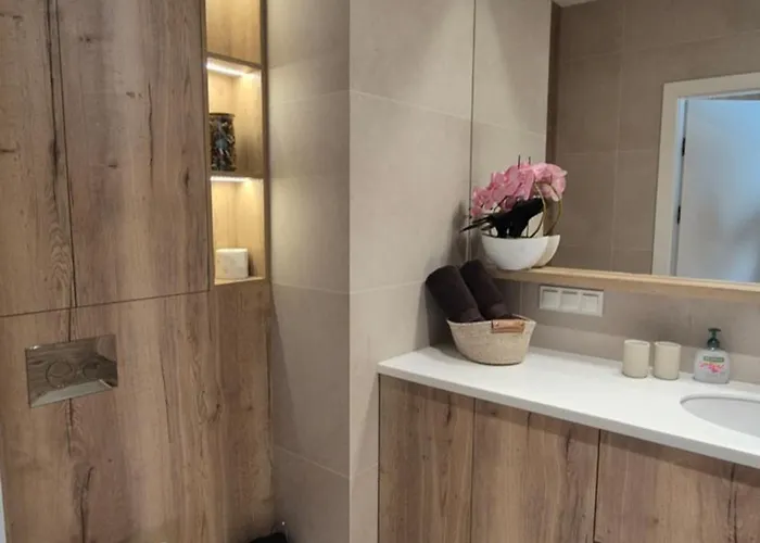 Luxurious Cinnamon Apartment, Self Check-in 24h, Free Parking, Air-conditioning