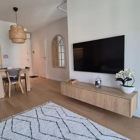 Luxurious Cinnamon Apartment, Self Check-in 24h, Free Parking, Air-conditioning Апартаменты