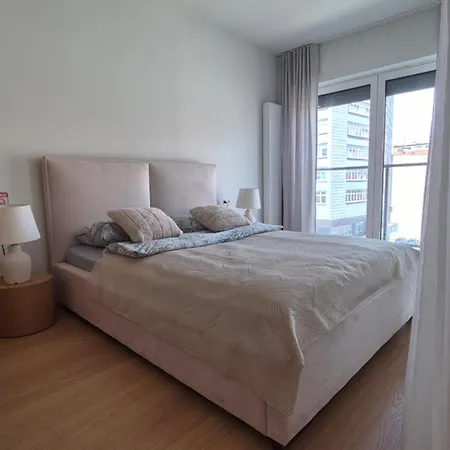 Luxurious Cinnamon Apartment, Self Check-in 24h, Free Parking, Air-conditioning Апартаменты *