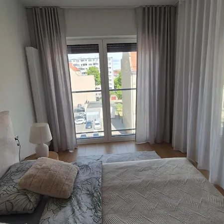 Luxurious Cinnamon Apartment, Self Check-in 24h, Free Parking, Air-conditioning *