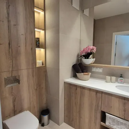 Luxurious Cinnamon Apartment, Self Check-in 24h, Free Parking, Air-conditioning