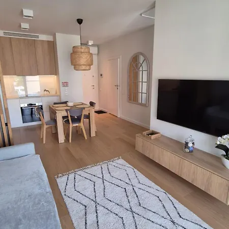 Luxurious Cinnamon Apartment, Self Check-in 24h, Free Parking, Air-conditioning Апартаменты *