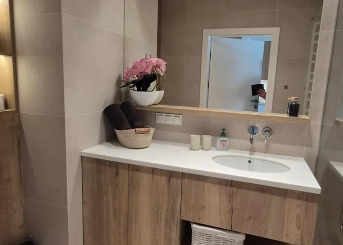 Luxurious Cinnamon Apartment, Self Check-in 24h, Free Parking, Air-conditioning *