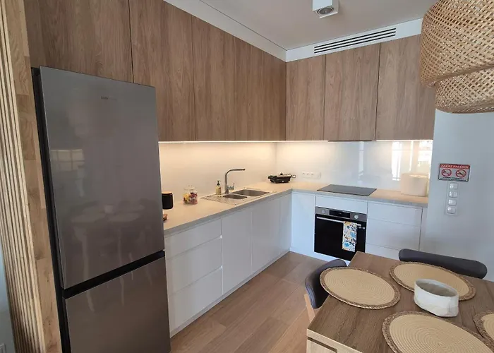 Luxurious Cinnamon Apartment, Self Check-in 24h, Free Parking, Air-conditioning * Poznan